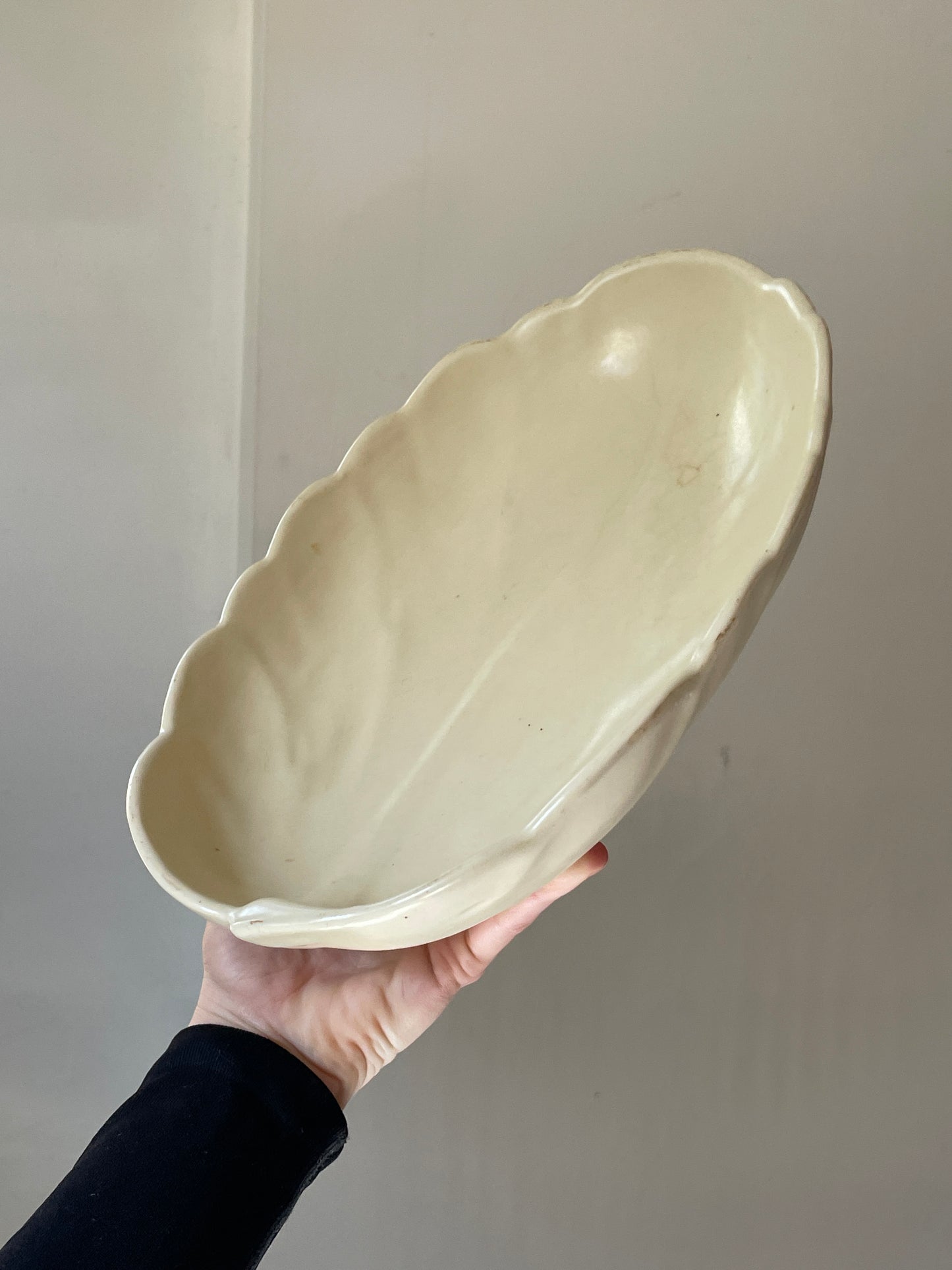 Tri-footed Cream Ceramic Leaf Bowl with Scalloped Edges