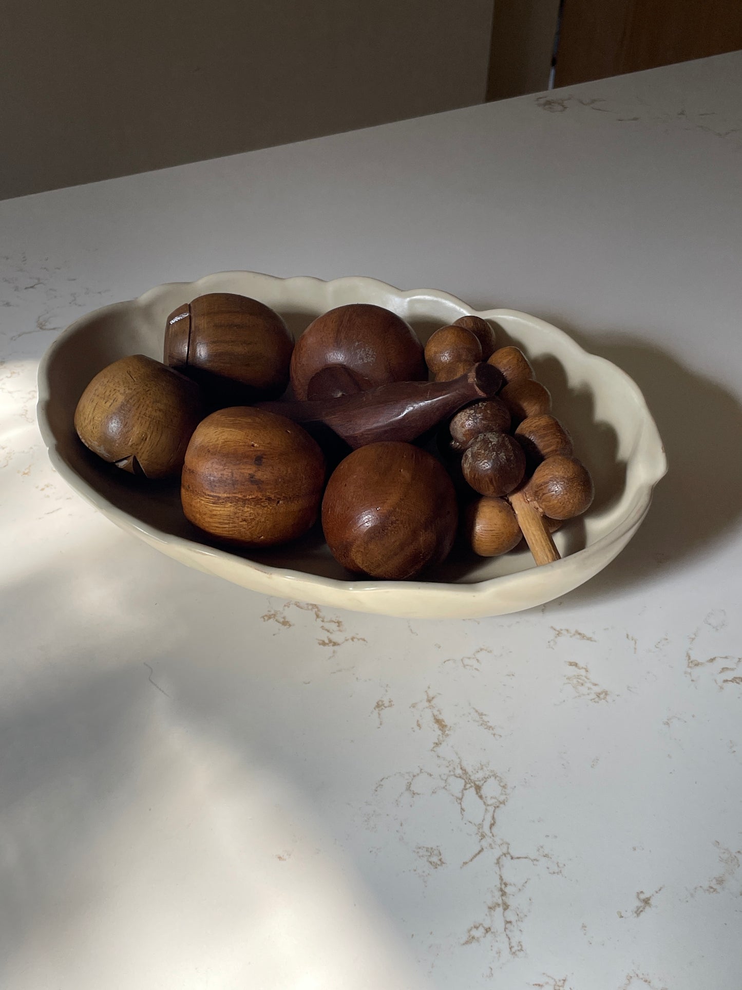 Tri-footed Cream Ceramic Leaf Bowl with Scalloped Edges