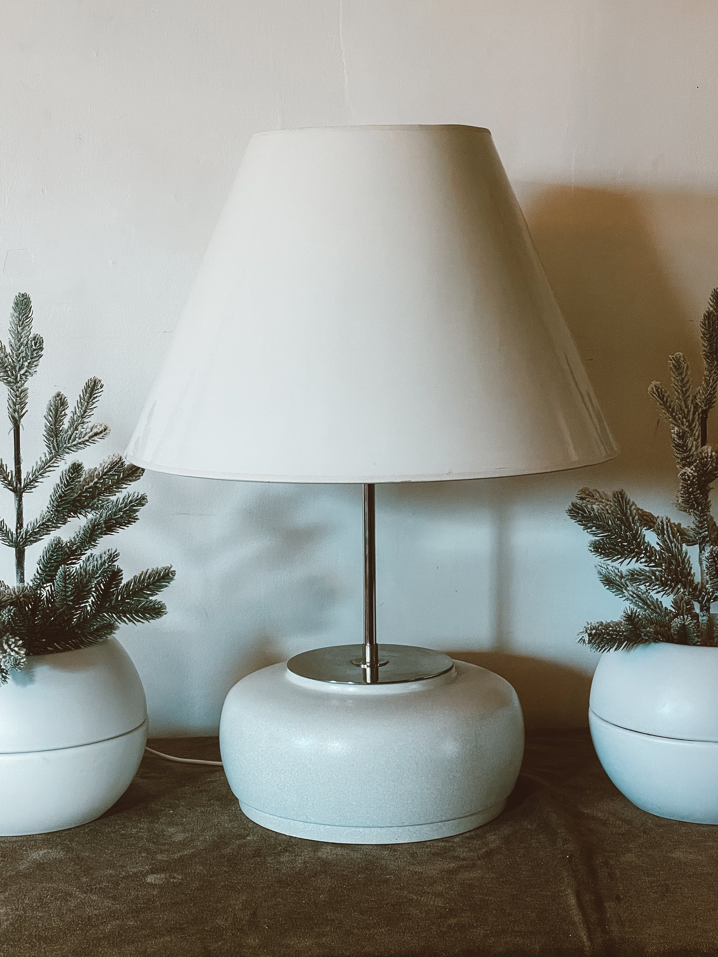 Thomas O’brien Vintage Modern Collection White Speckled Grey Ceramic Pebble Lamp
