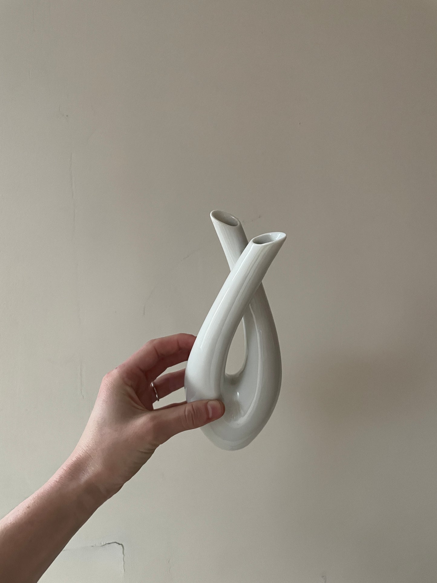 White Porcelain Crossed Vase by Fritz Heidenreich, 1950’s Germany Munstabteilung Selb