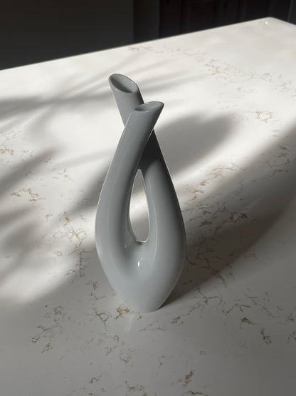 White Porcelain Crossed Vase by Fritz Heidenreich, 1950’s Germany Munstabteilung Selb