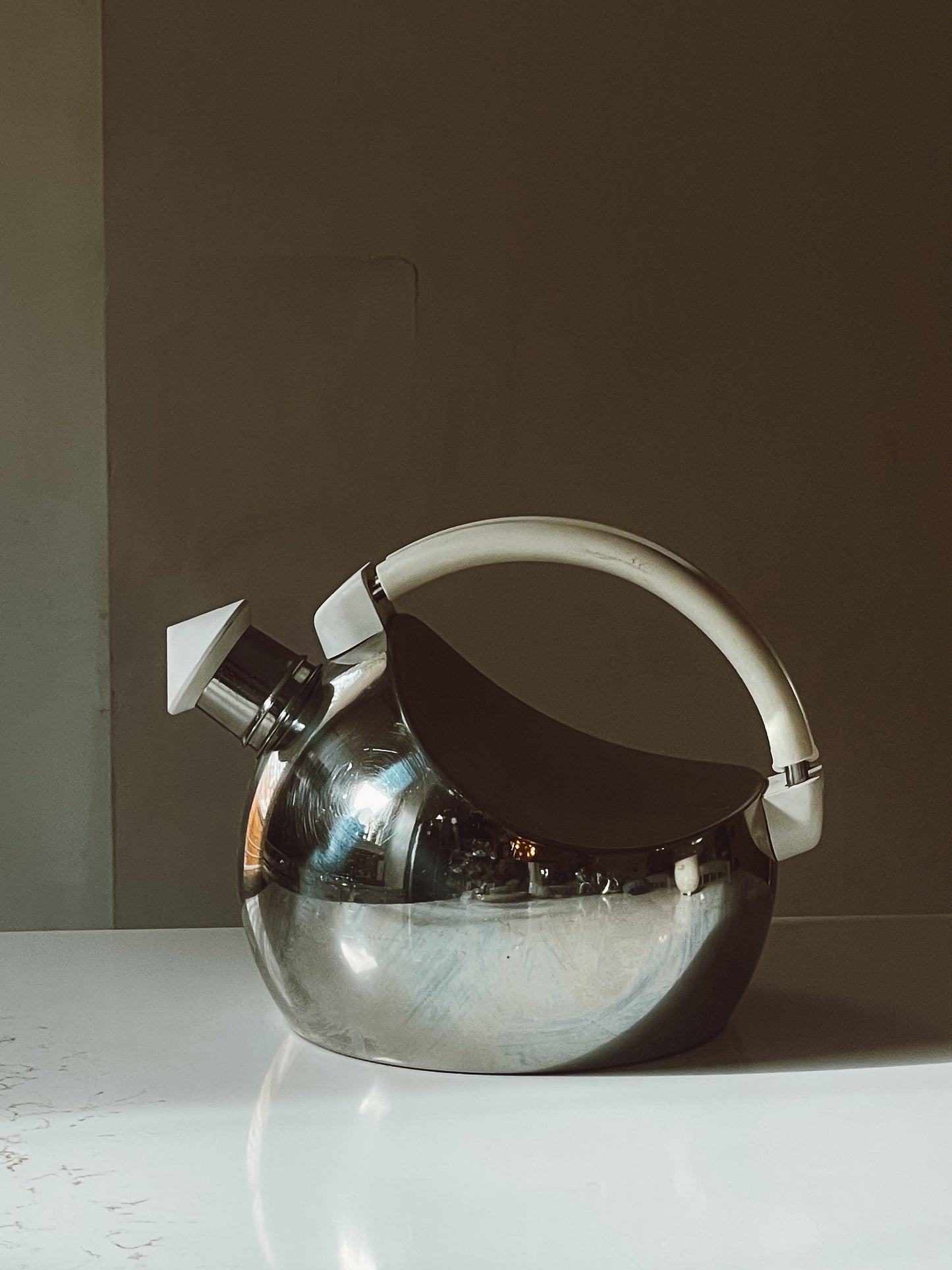 Rare CARLO GIANNINI Postmodern White & Chrome Whistling Italian Stove Top Tea Kettle