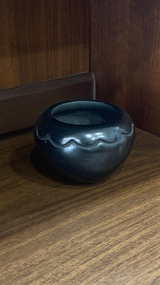 1980s Fine Art Tricia Velarde Pueblo Avanyu Scallop Design Blackware Pottery - signed