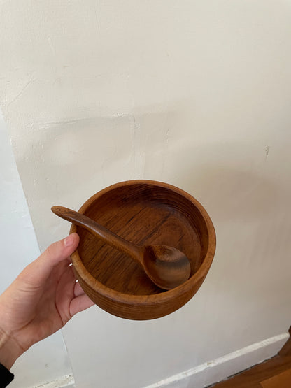 Kidney Bean Salad Bowl with 2 Vintage Winsome Bowls and serving spoons