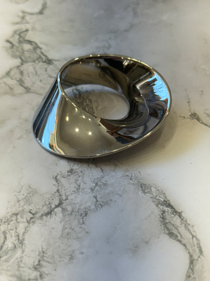 New in box Vintage Phillipi Mirrored Silver "Swirl" Napkin Rings sold as set of 4